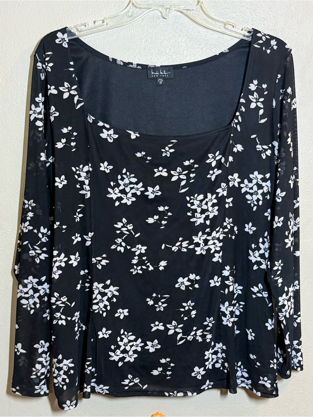 Women’s Nicole Miller New York Black/White Floral Square Neck LS Top Sz 1X